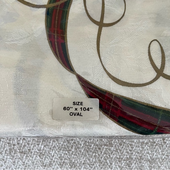 NEW Lenox for the Holidays Fine Linen Holly & Ribbons Oval Tablecloth 60” X 104” - Picture 4 of 6